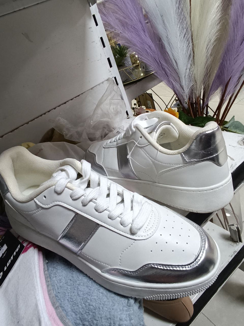 ጥራት+ውበት 😎ጥራት+ምቾት   👟 የጀርመን ጫማ/Eroup standard shoes Size 39 💸5700 📲0911519366
